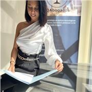 Profesora titulada en Derecho, con experiencia en alcance civil y mercantil, experta en propiedad industrial y protección de datos